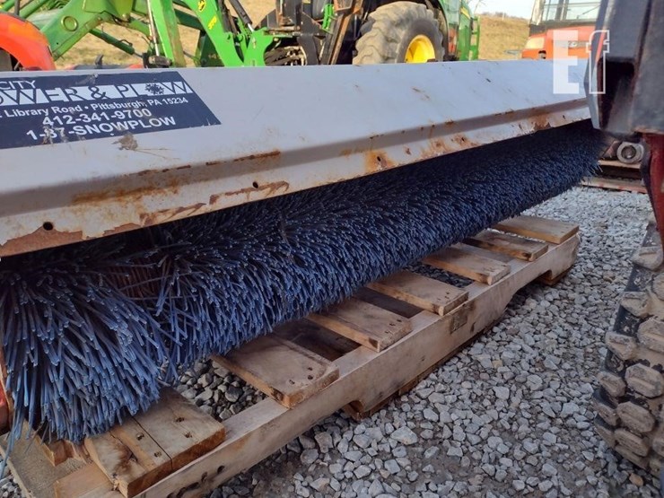 ventrac-3400l-lawn-mower-w/blade-&-broom-image-47