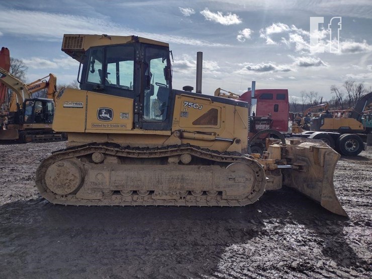 2008-deere-750j-lt-image-3