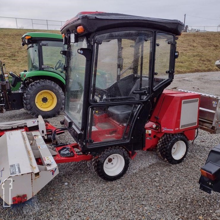 VENTRAC 3400L LAWN MOWER W/BROOM