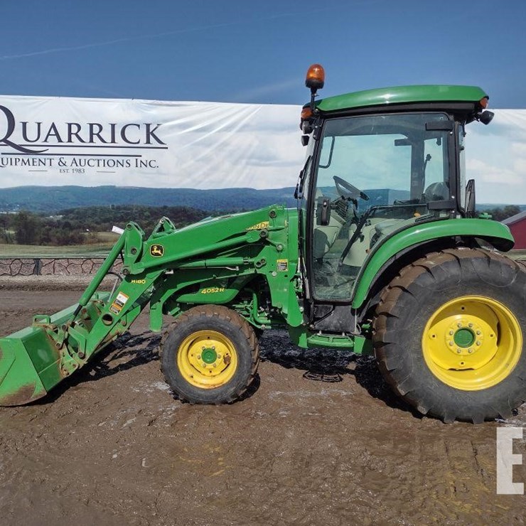 2017 JOHN DEERE 4052R