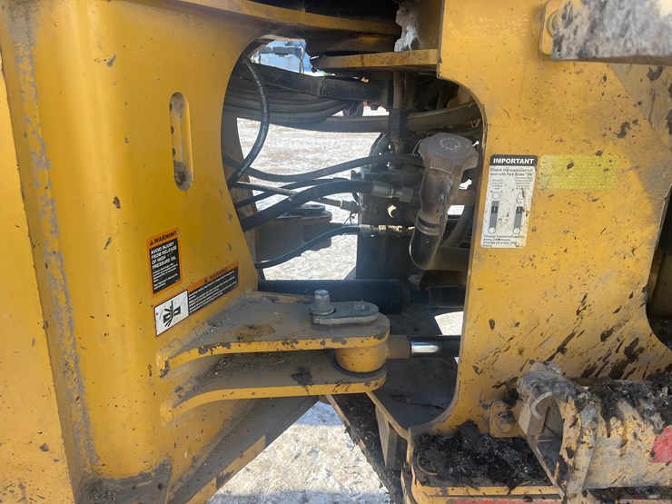 2009-deere-524k-image-24