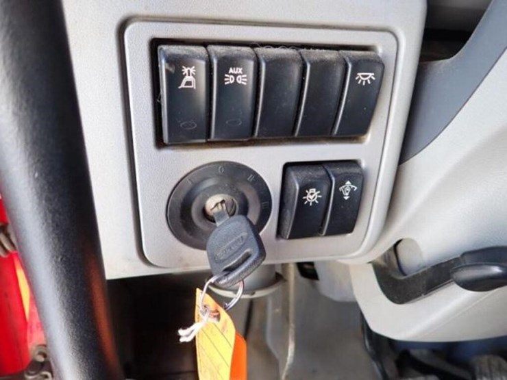 2016-peterbilt-567-image-28