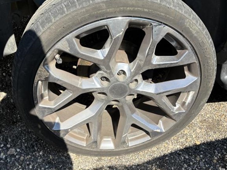 2002-chevrolet-tahoe-image-5