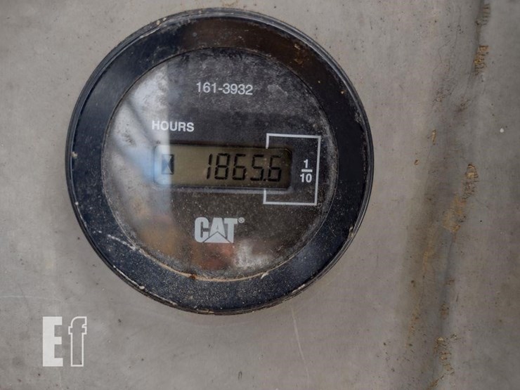 2005-caterpillar-d4g-xl-image-6