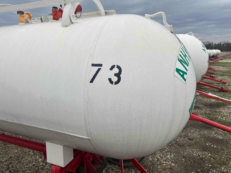 1000-gal.-nh3-tank-on-gear-#73 sells-offsite-image-4