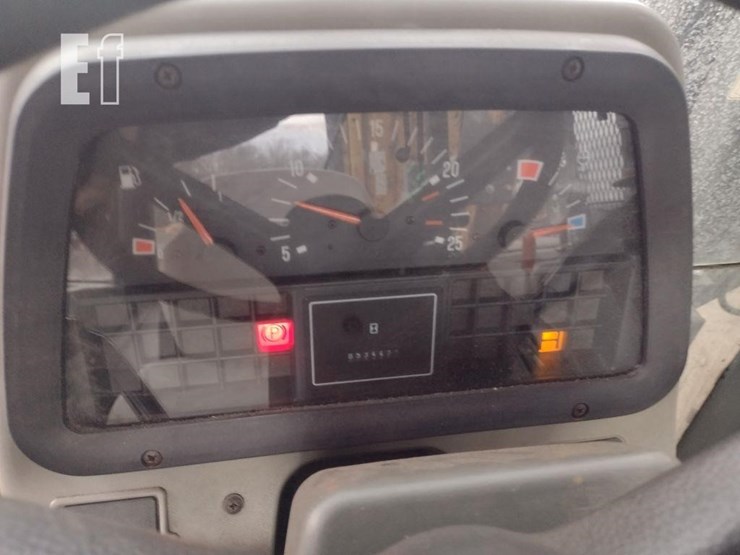 2002-massey-ferguson-4233-image-7