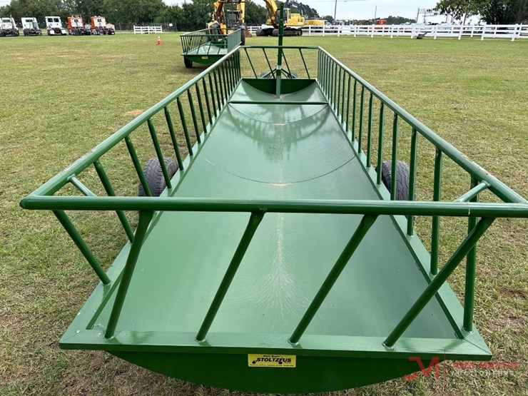 new/unused-stoltzfus-24'-slant-bar-feeder-wagon-image-11