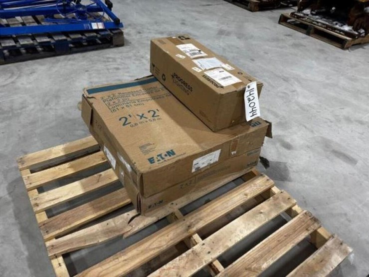 qty-of-(2)-metalux-2-ft-x-2-ft-recessed-troffer-image-1