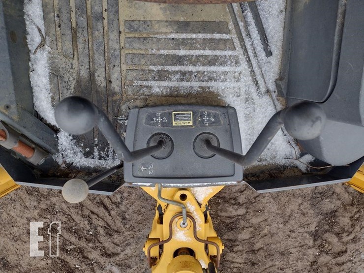 2005-deere-310g-image-11