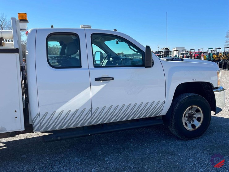 2010-chevrolet-silverado-s/a-service-truck-image-36