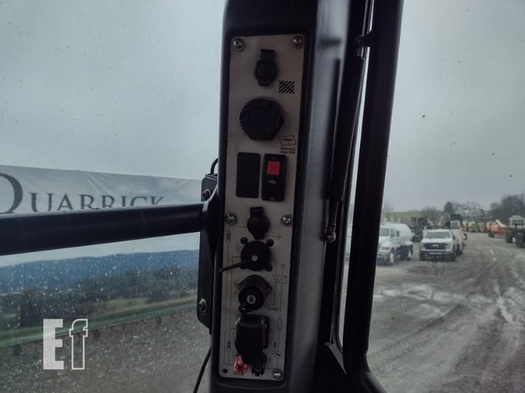 jcb-fastrac-8250-image-12