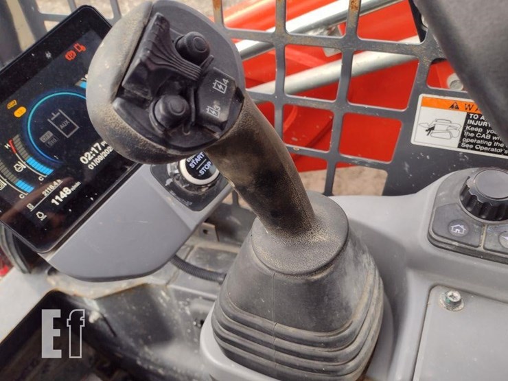 kubota-svl75-3-image-8