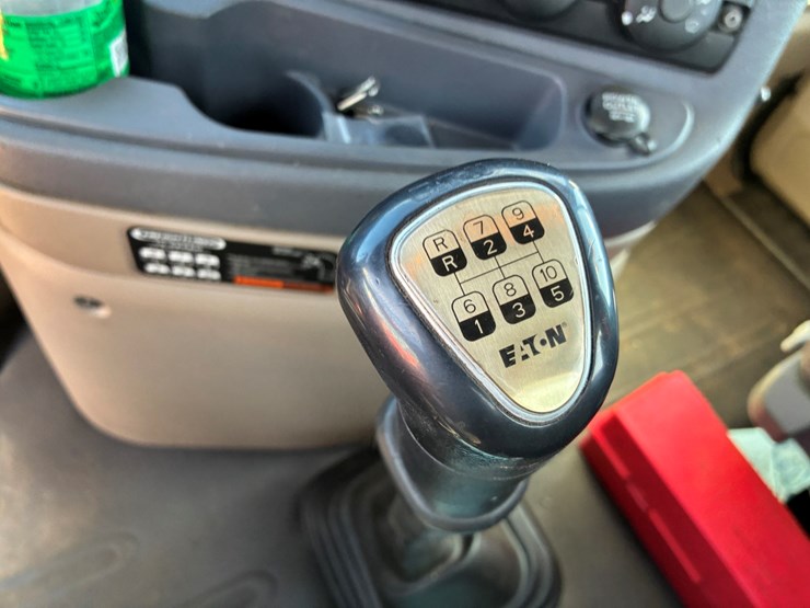 #t8415-•-freightliner-truck-image-11