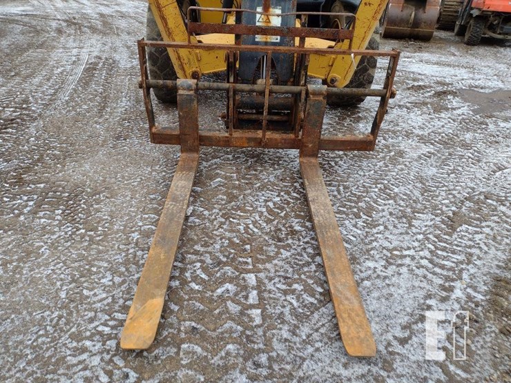 2015-caterpillar-tl1055c-image-14