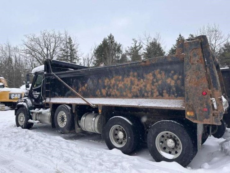 2018-freightliner-114sd-image-2