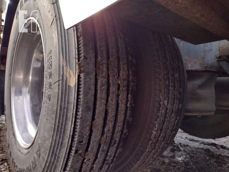 2017-freightliner-122sd-image-31