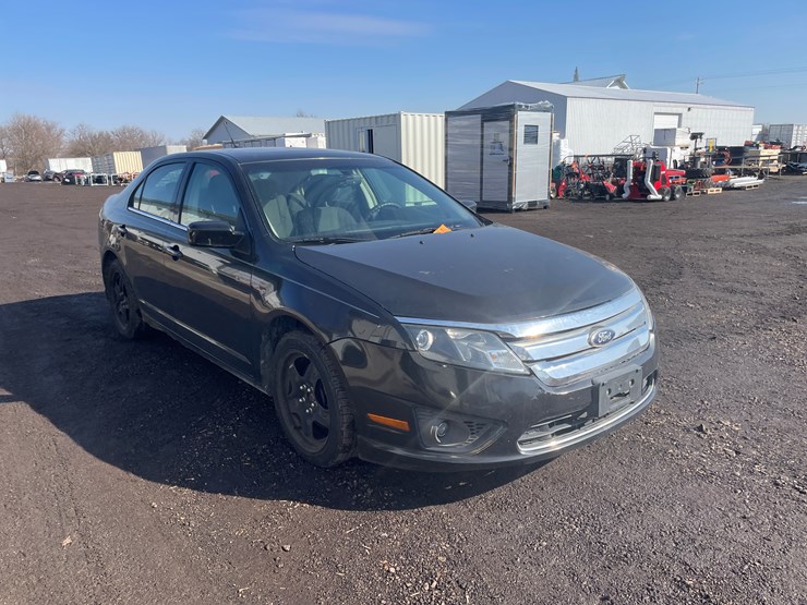 #2028-•-2010-ford-fusion-se-sedan-(with-wi-title)-image-2