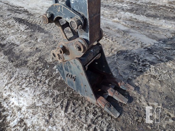 2013-deere-35d-image-15