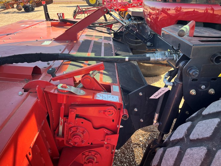 2020-case-ih-wd2104-image-4