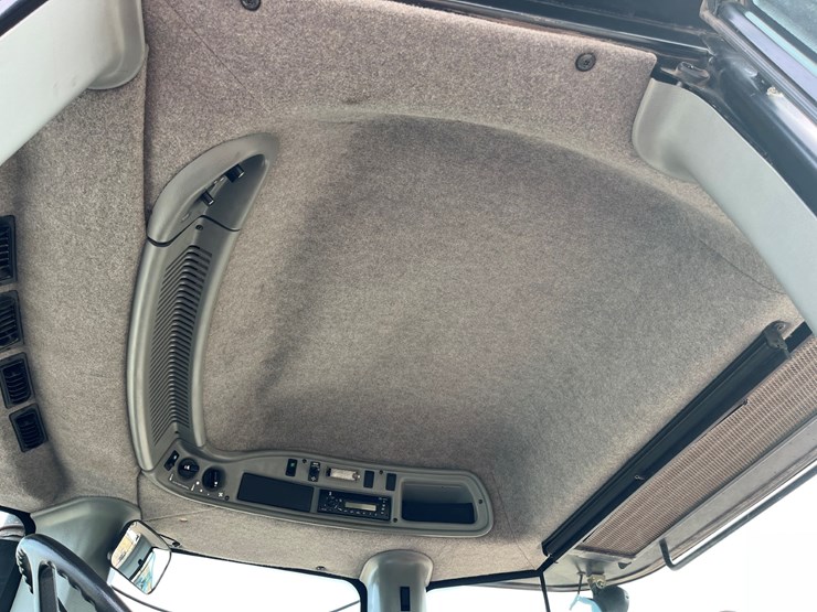 2009-versatile-435-image-28