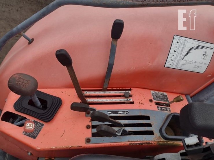 10-kubota-m108-tractor-image-9