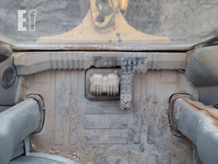 2005-caterpillar-420d-image-12