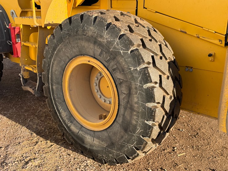 2020-deere-624l-image-15