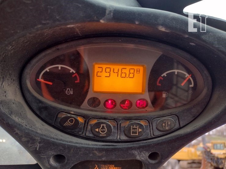 2017-bobcat-t740-image-6