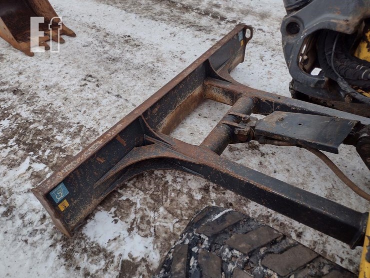 2016-deere-35g-image-23