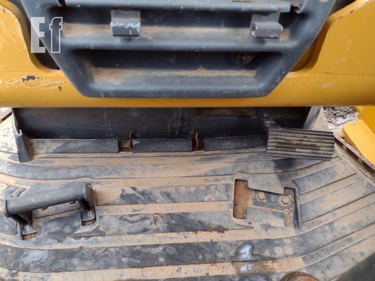 2012-deere-700k-lgp-image-8