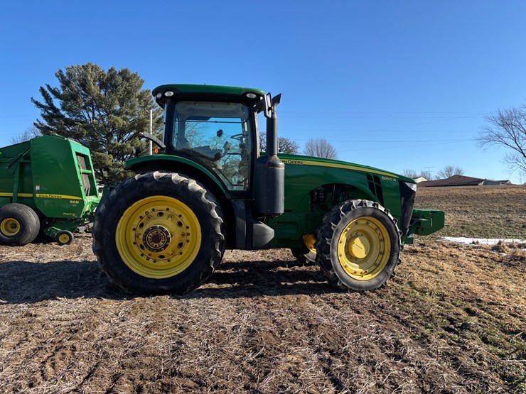john-deere-8260r-image-6