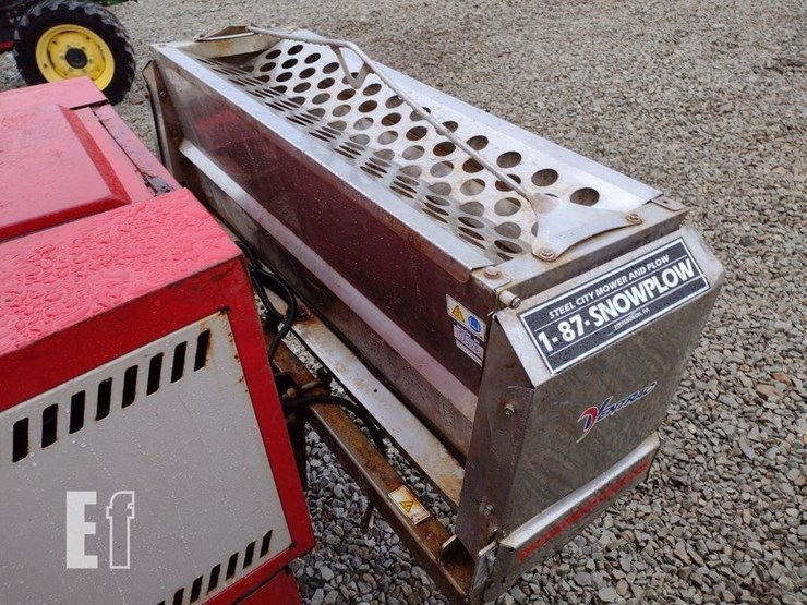 ventrac-3400l-lawn-mower-w/broom-image-29