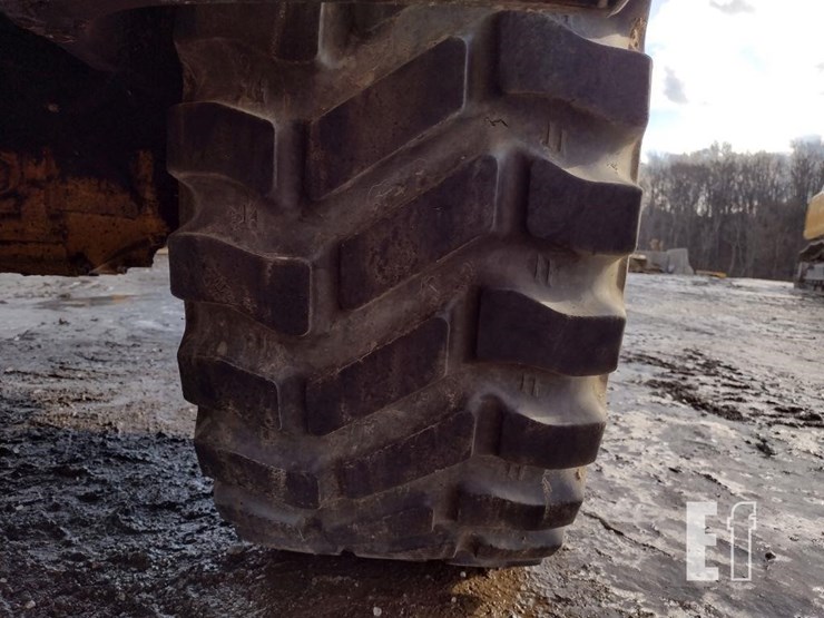 2021-deere-304l-image-19