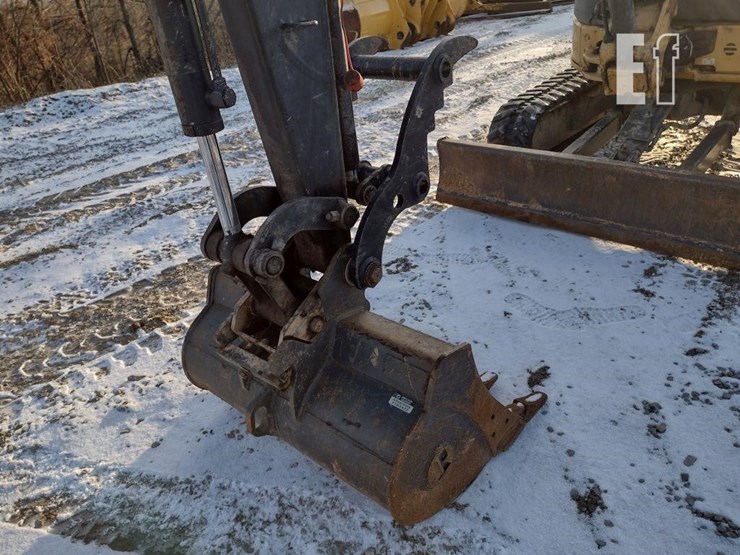 2013-deere-35d-image-16