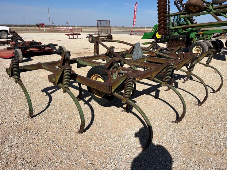 #t15179-•-john-deere-chisel-plow-image-6