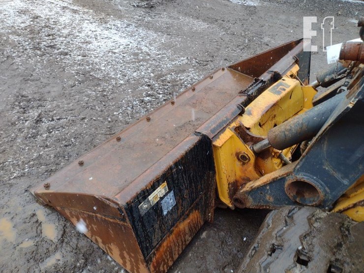 2021-deere-331g-image-18