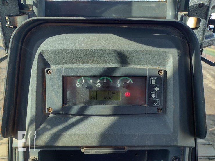 2021-deere-650k-lgp-image-7