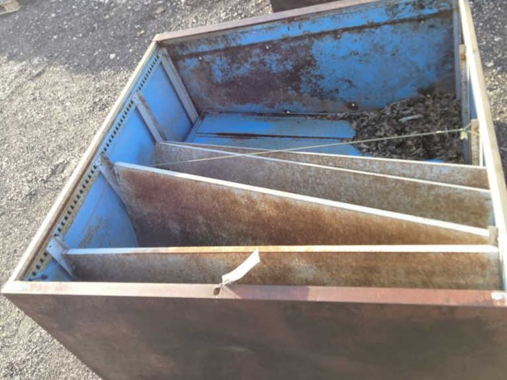 #18-•-metal-cabinet-w/-shelves-&-doors-image-1