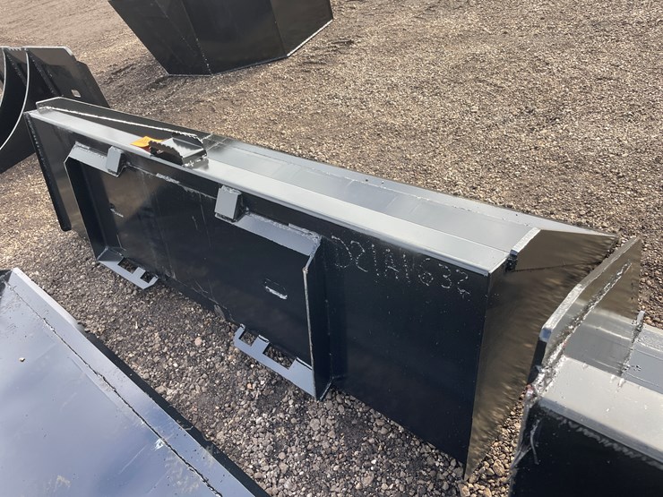 #2055-•-78"-bucket-with-single-blade-image-3