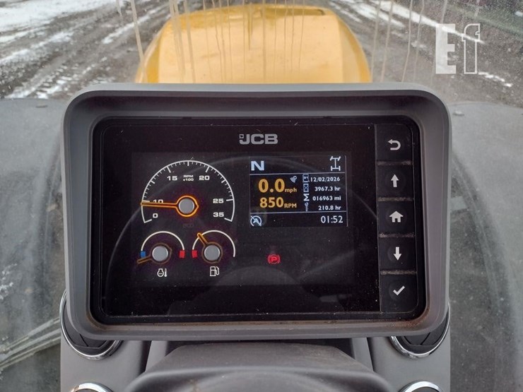 jcb-fastrac-4220-image-6