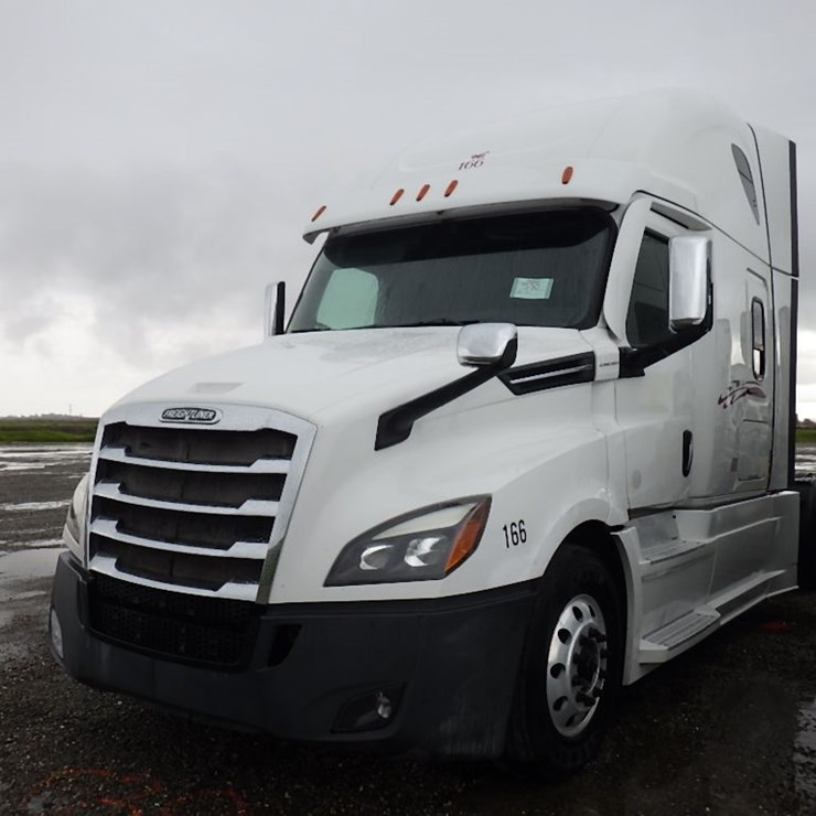 2021 FREIGHTLINER CASCADIA 126