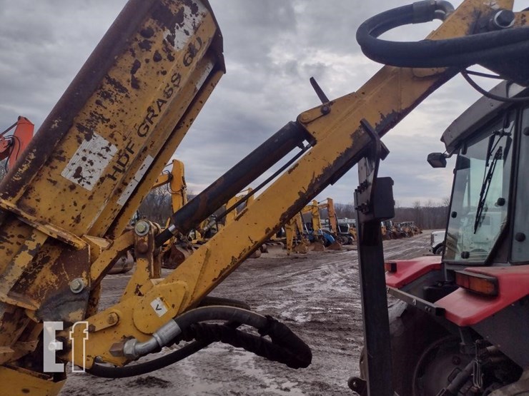 2002-massey-ferguson-4233-image-26