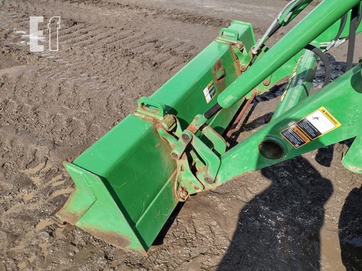 2017-john-deere-4052r-image-19