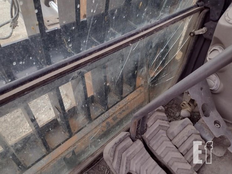 2015-volvo-ec220e-lr-image-9