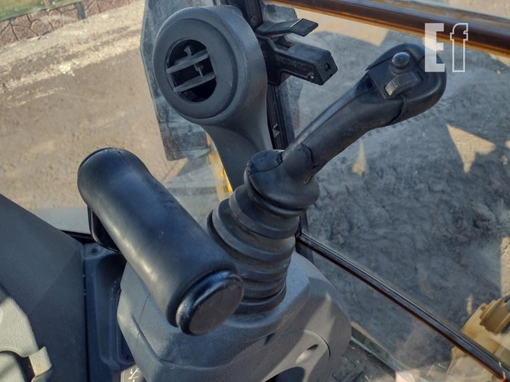 2018-deere-410l-image-12