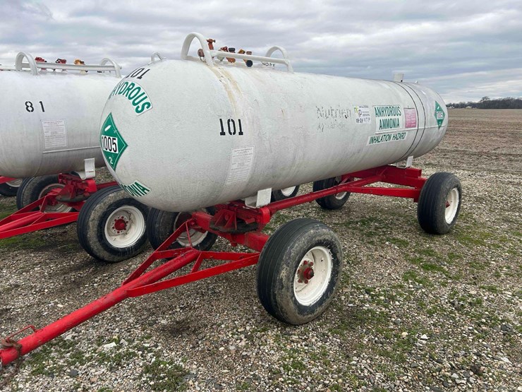 1000-gal.-nh3-tank-on-gear-#101-sells-offsite-image-12