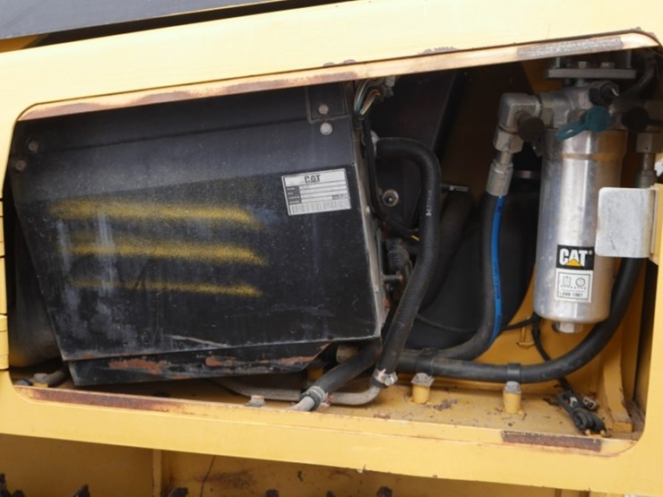 2005-caterpillar-d3-image-12