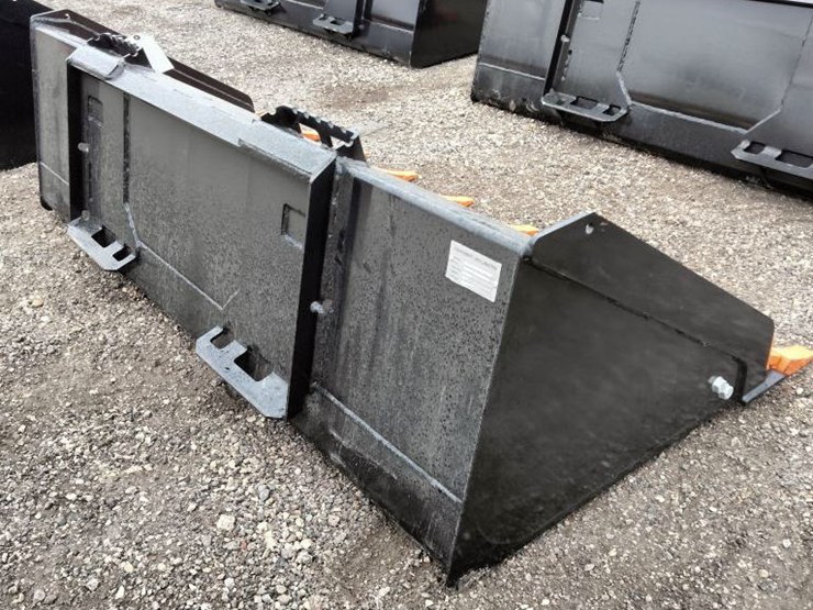 #146-•-skid-steer-bucket-w/-teeth---80"-image-2
