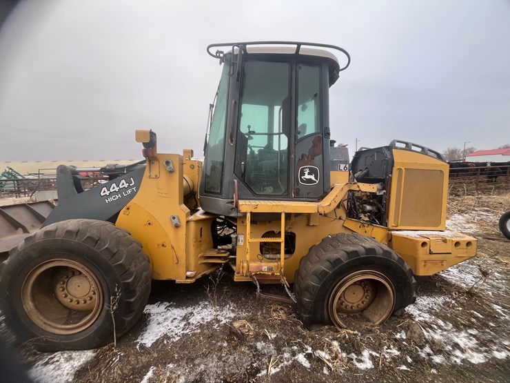 deere-444j-image-3