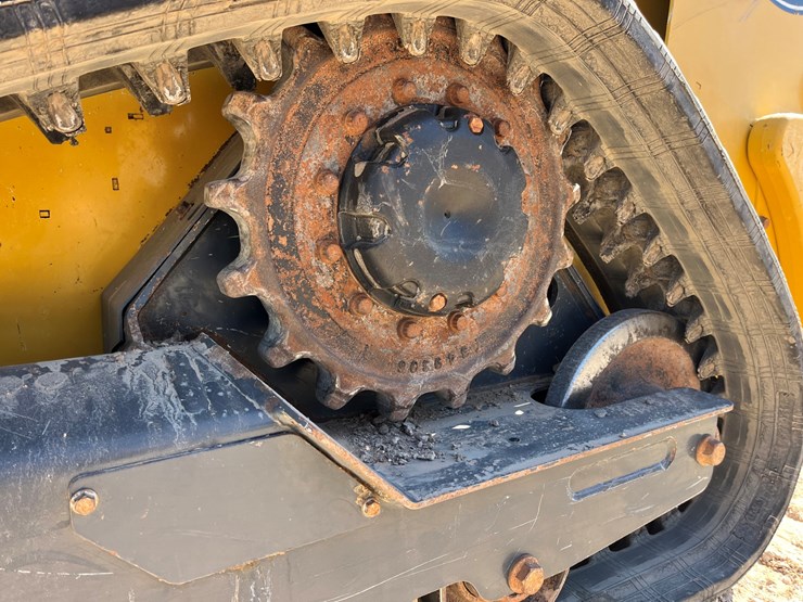 2019-deere-317g-image-3